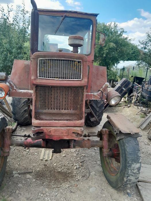 Tractor U650 rosu