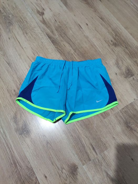 Pantaloni scurți de damă Nike mărimea S
