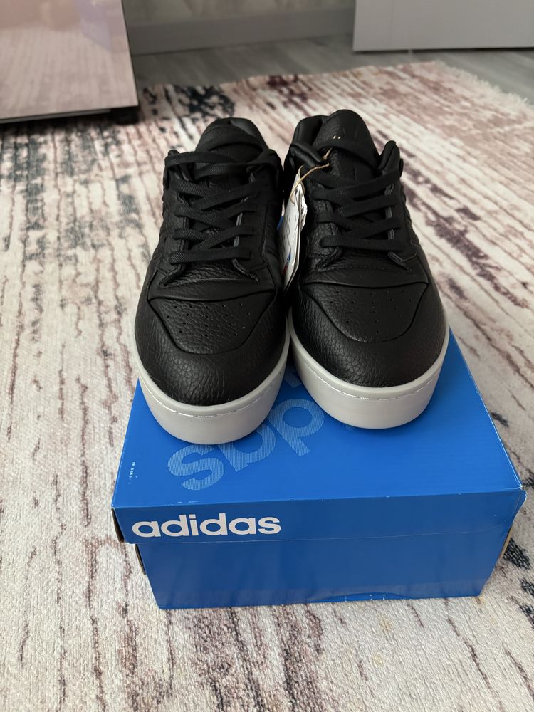 Продается Крос размер 42 Adidas оригинал