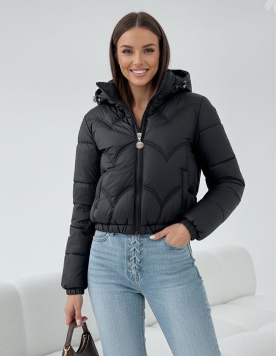 Дамско зимно късо яке в черно