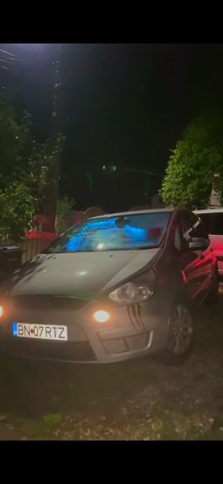 Vând Ford s max 5000e