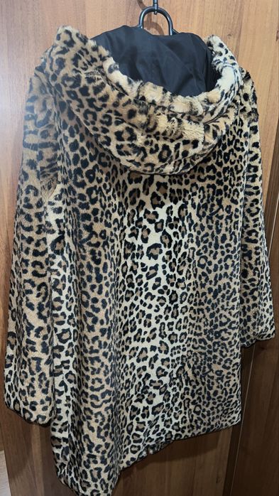 Geaca Blana Zara cu blanita lucioasa leopard