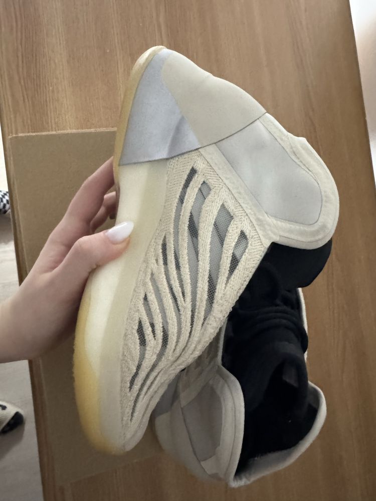 Yeezy Boost QNTM