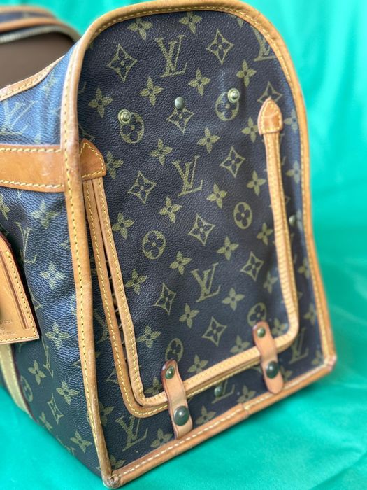 Geanta Louis Vuitton pentru căței.