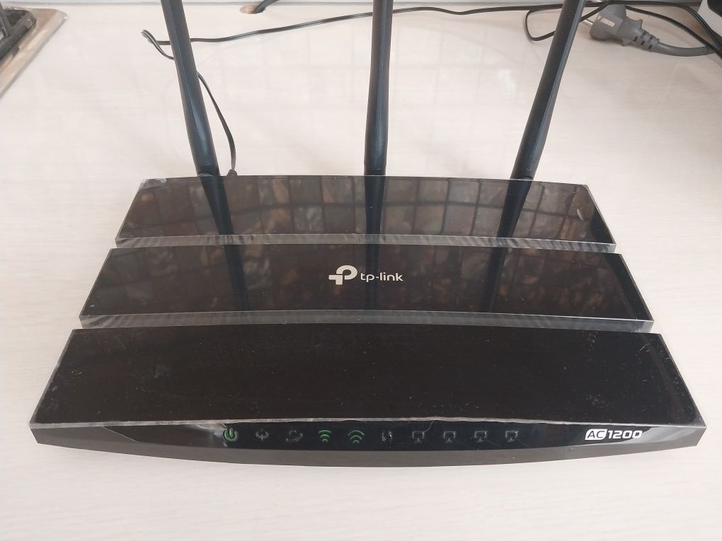 Роутер wf ТР -Link VR 400 (EU) с усилительями