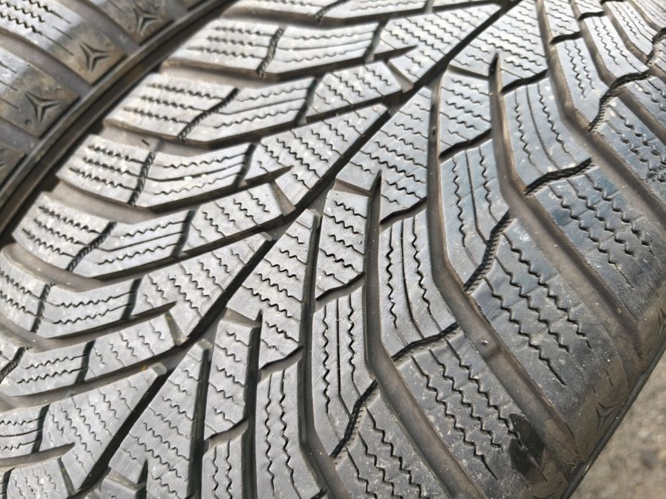 225/55/17" 2бр Kumho winter craft wp52,dot3423,7mm