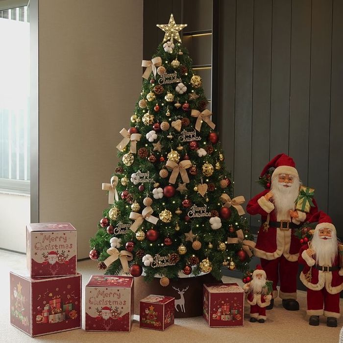 Новогдния елки с игрушками