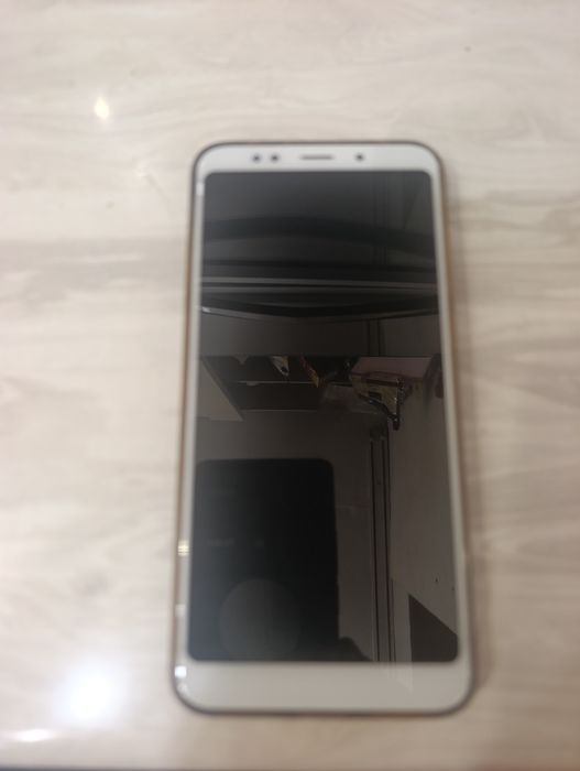 Редми 5+  4/64гига в идеале