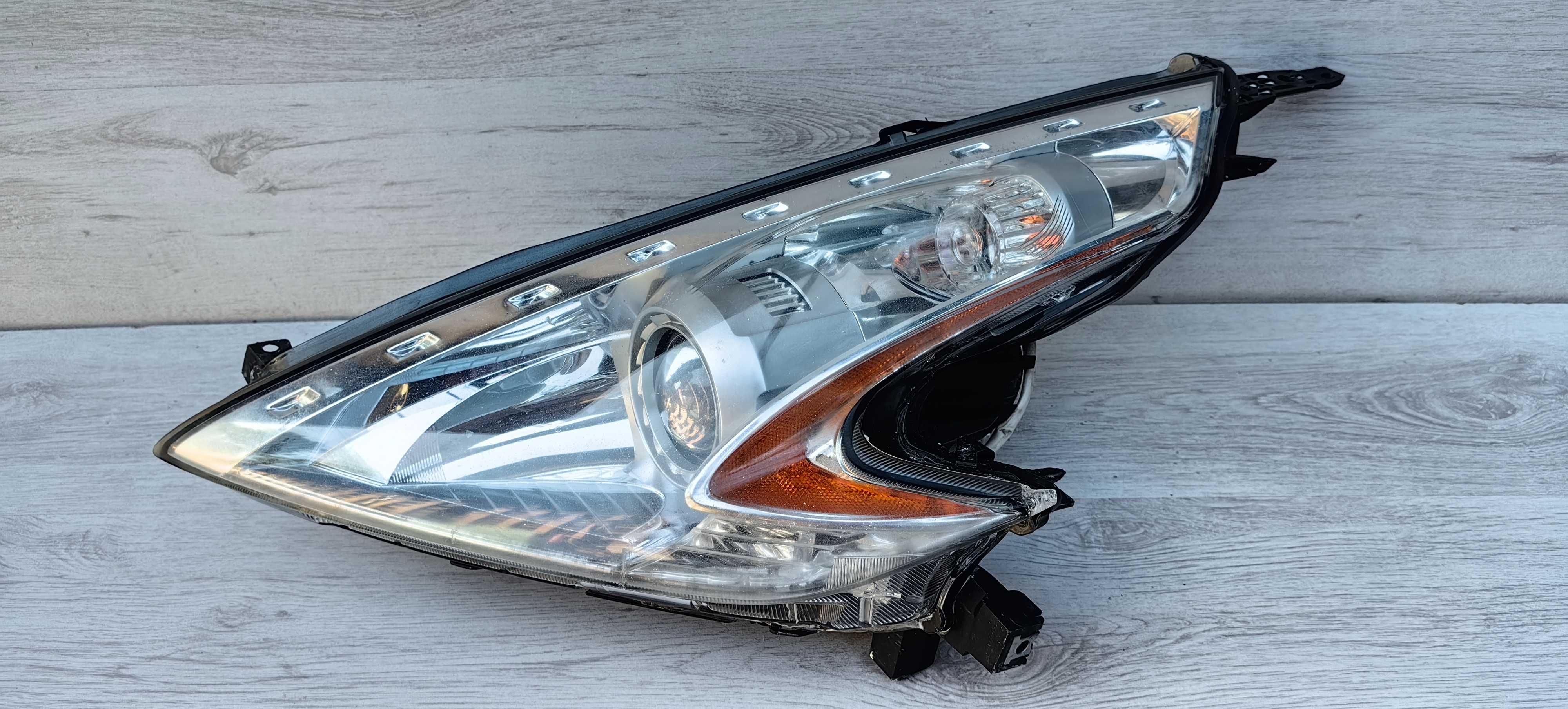 Фар за Nissan 370Z Xenon / Нисан 370з Ксенон