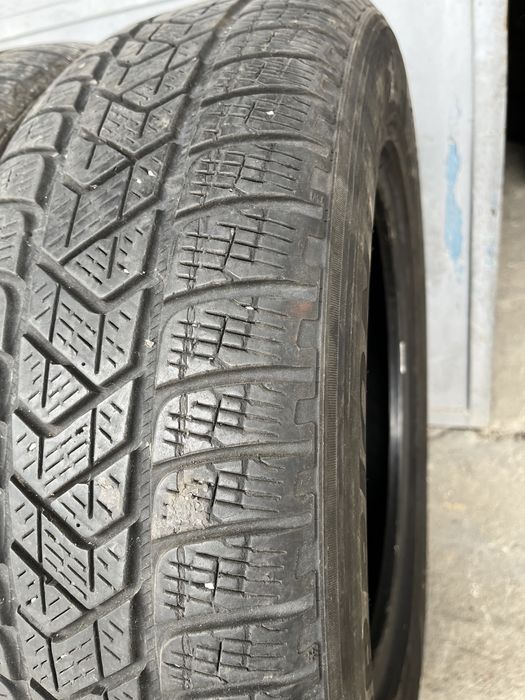 4 бр. зимни гуми 215/65/17 Pirelli DOT 3716 5-5,5 mm