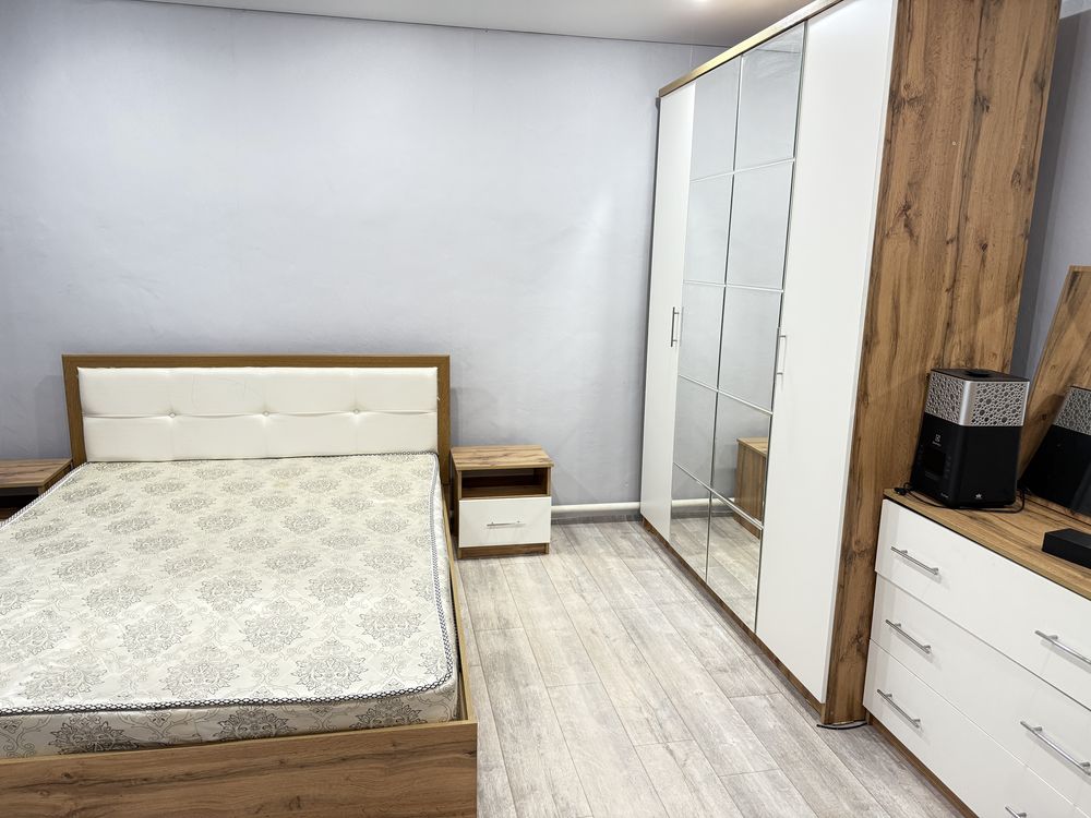Продается спальный гарнитур