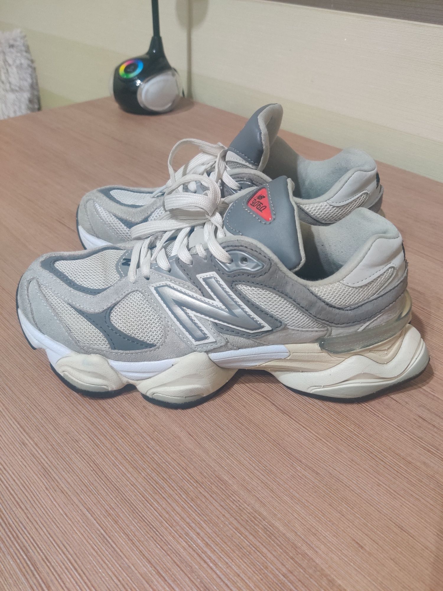 Converse, New balance 9060