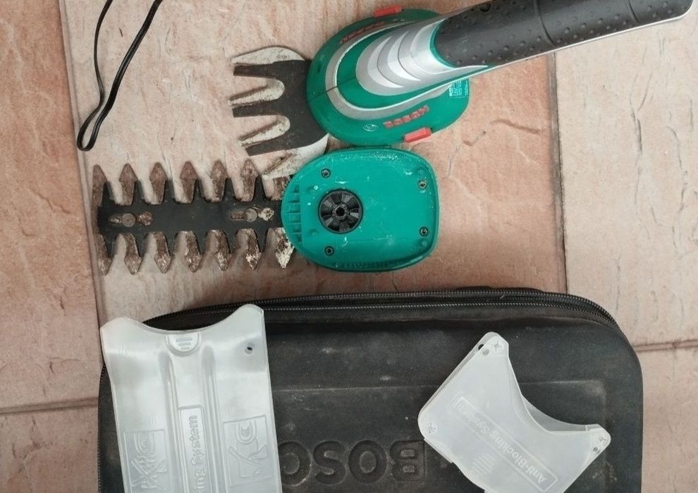 Produs in stare buna de funcționare este folosit 

Compact si usor: fo