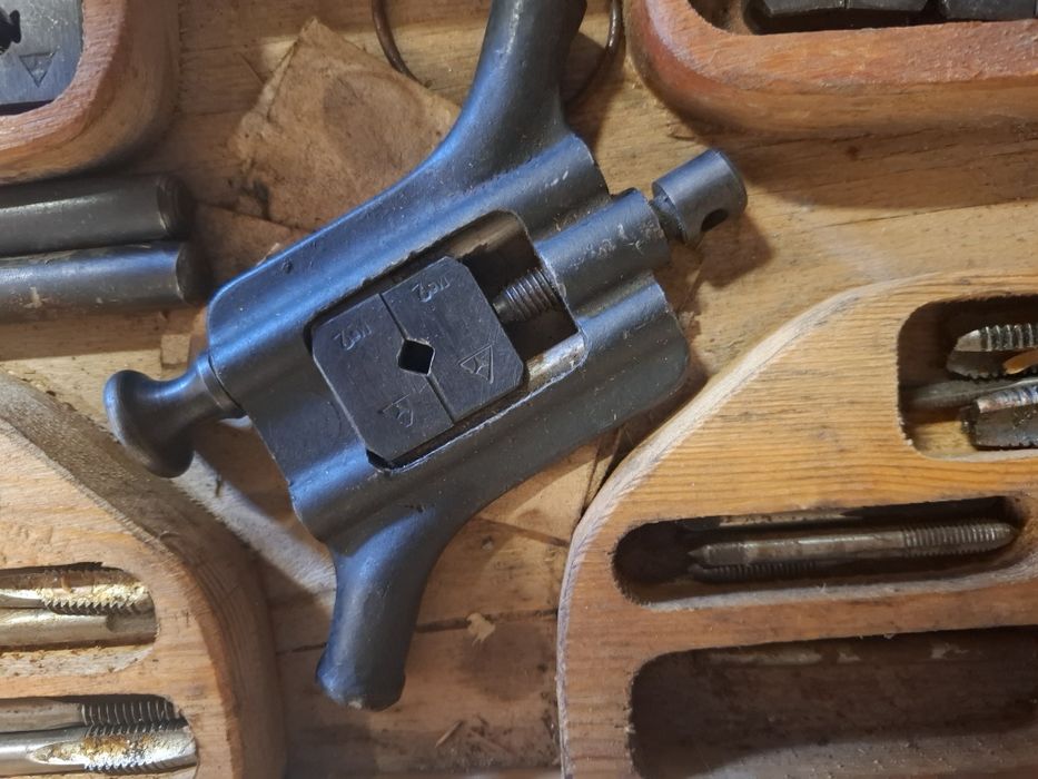 Trusa manuala de filetata vintage