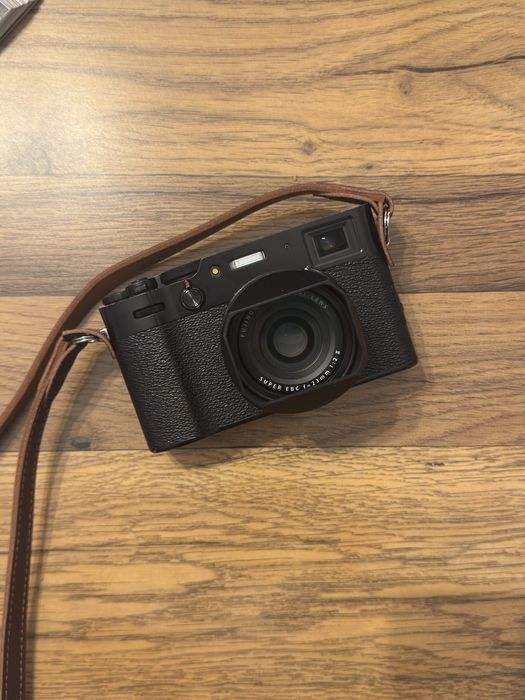 Fujifilm X100V .