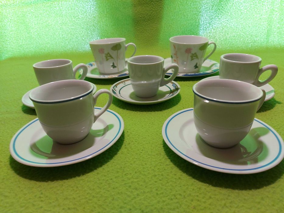 Cescute pentru cafea cu farfurii, buc = 7