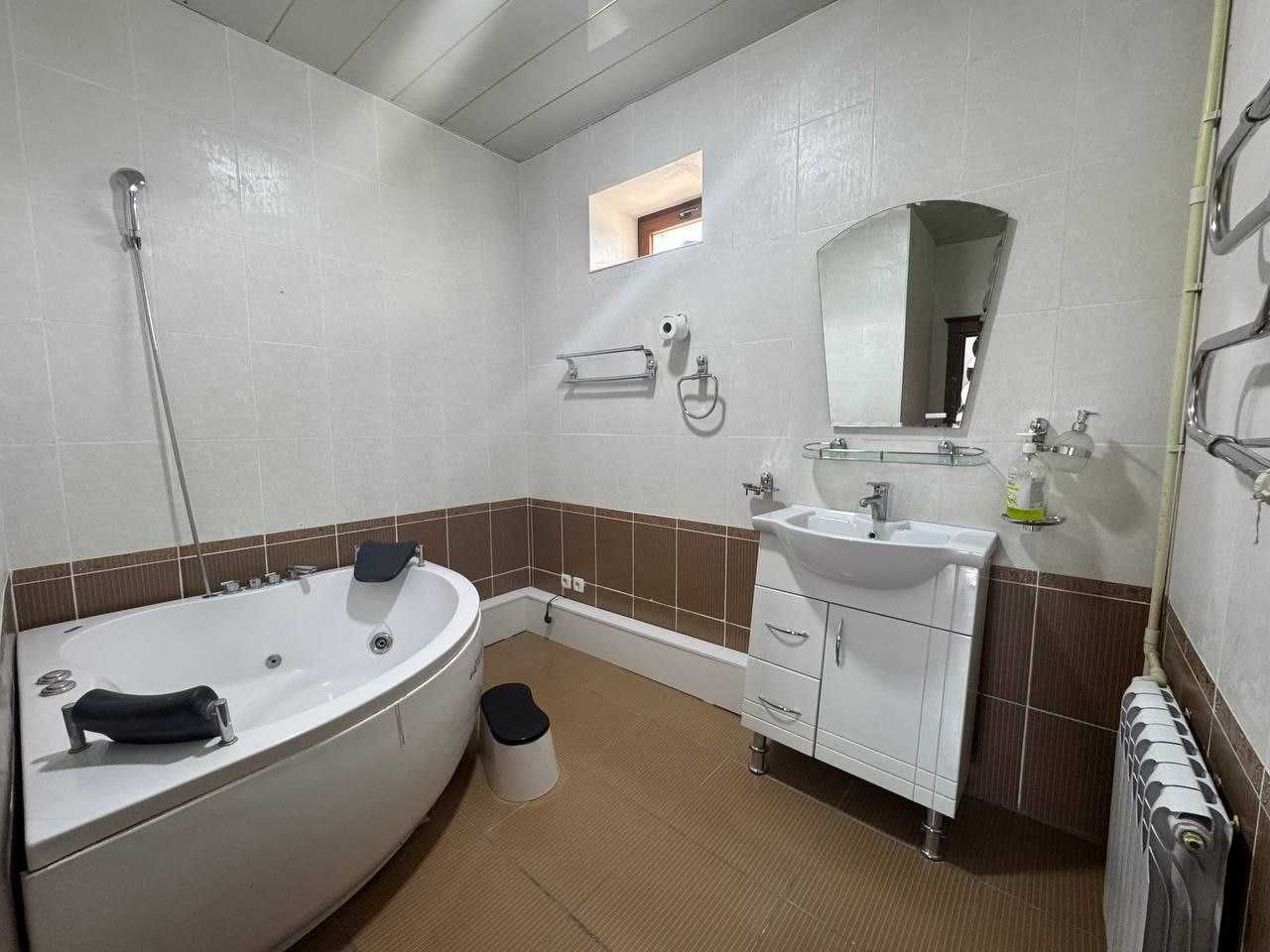 Продается квартира В Центре город 3-х Комнатная 104кв.м.