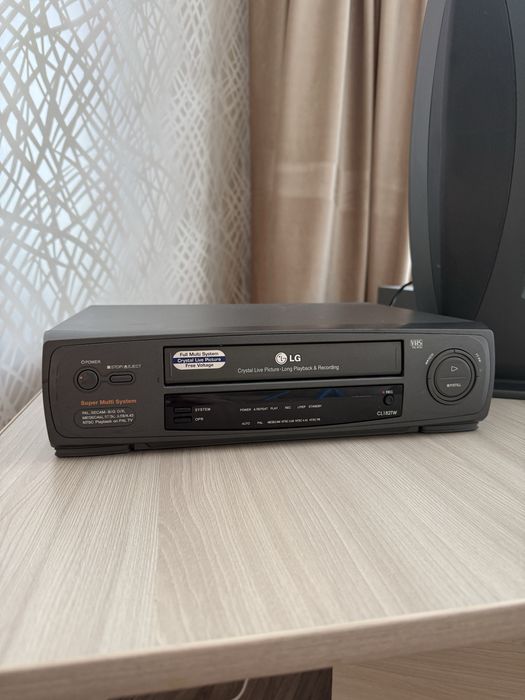 Продам видеомагнитофон LG CL182TW