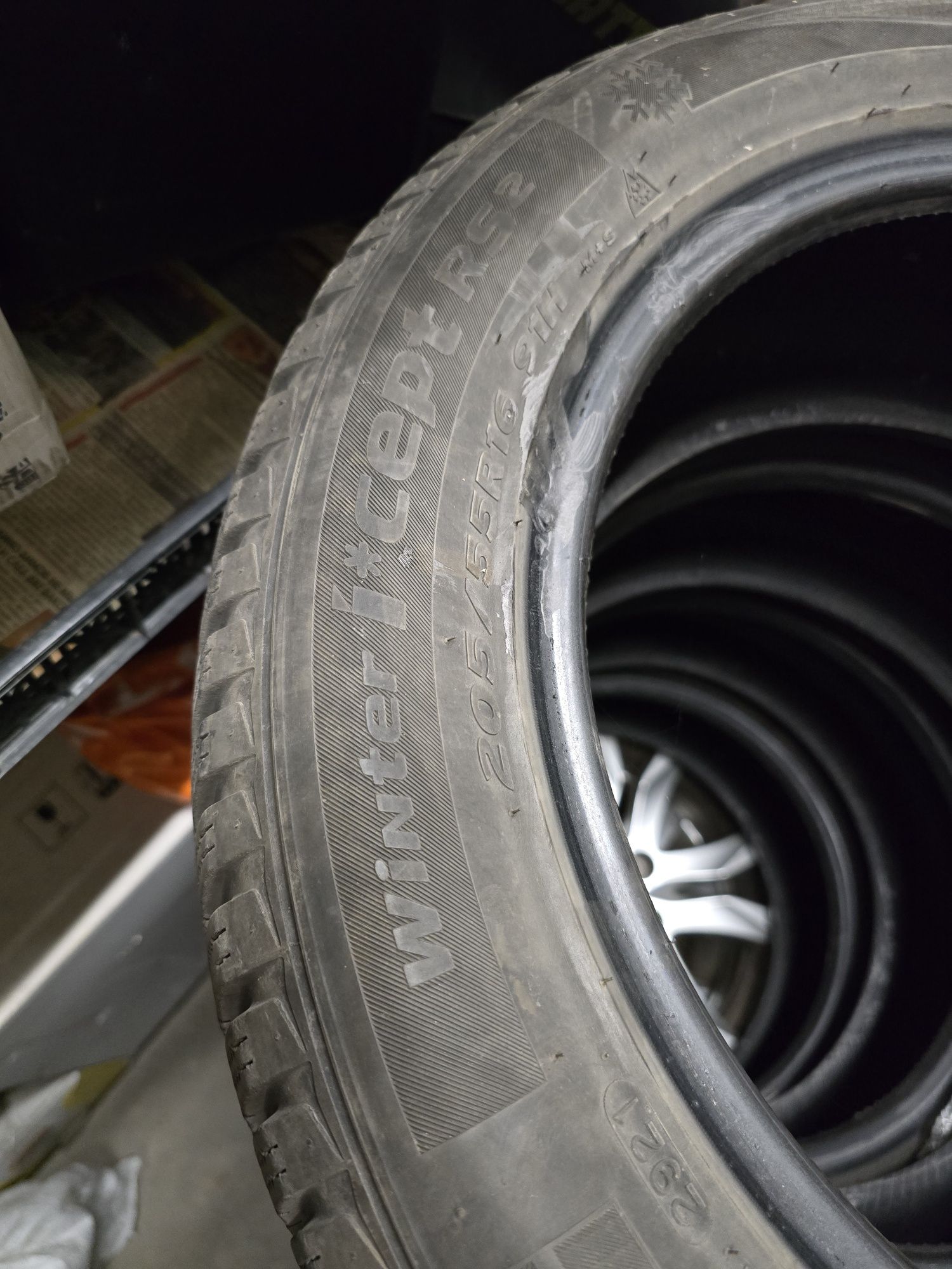 Продавам 4бр. Зимни гуми Hankook 205/55/R16