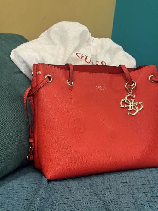 HUGO и Guess чанти