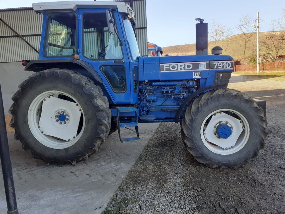 Vând tractor Ford New Holland 7910