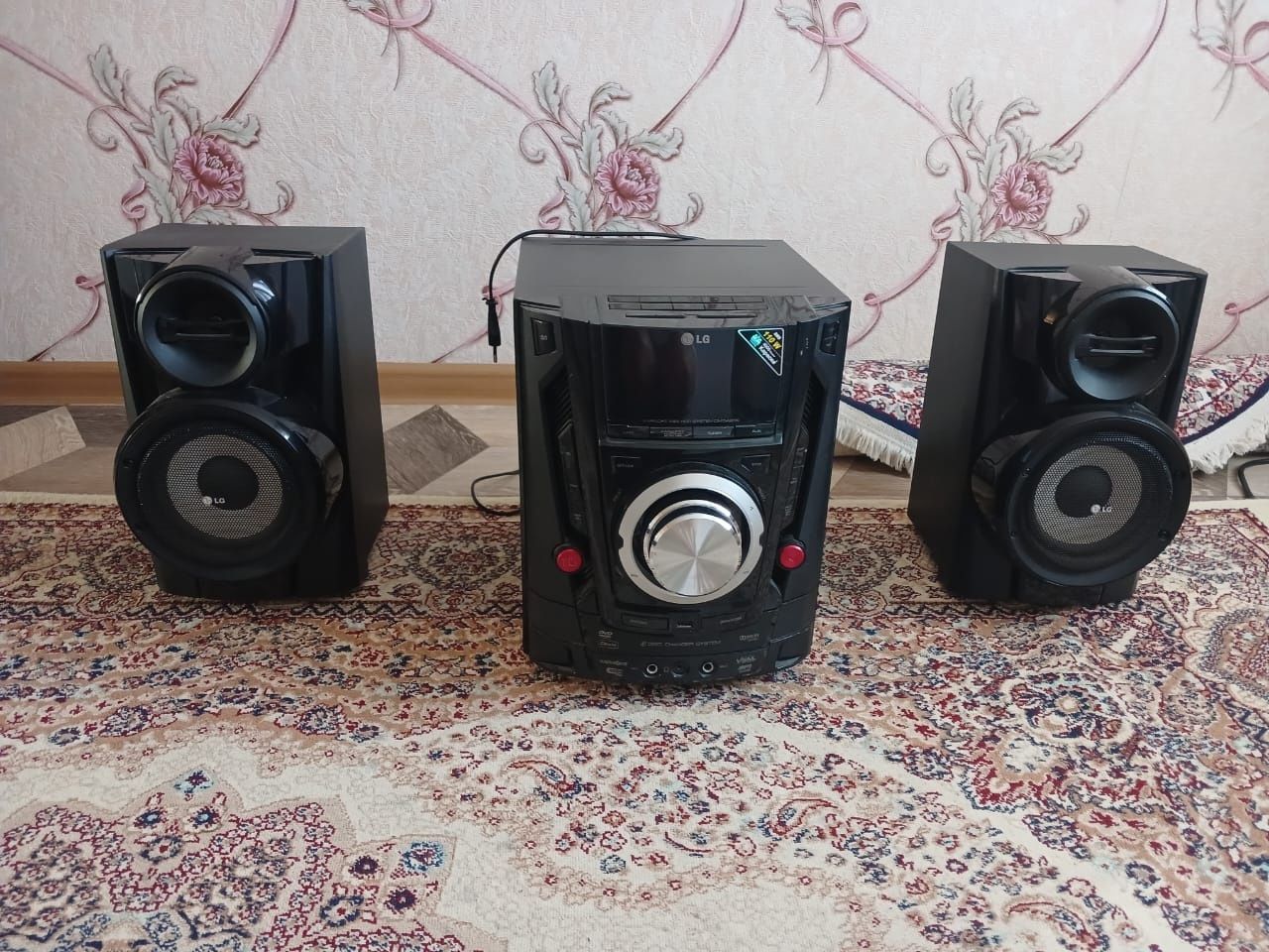 Музыкальный центр LG