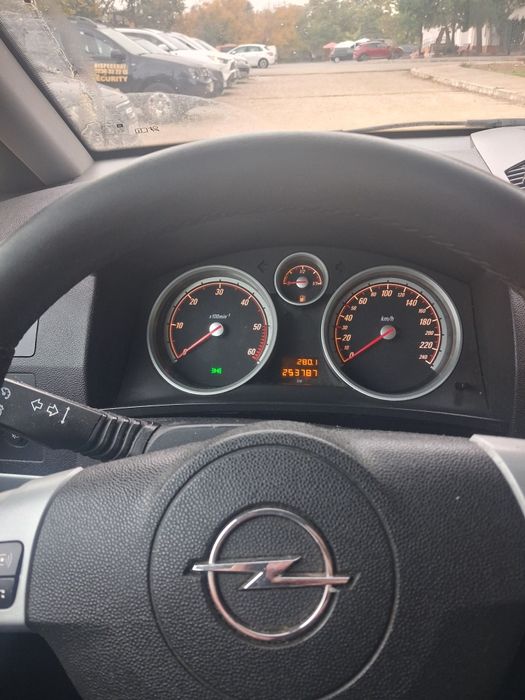 Opel Zafira B an 2008