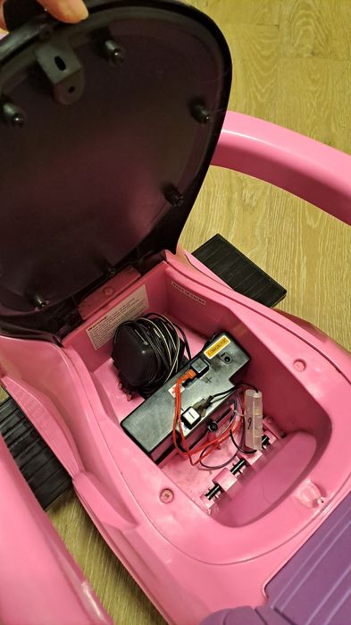 Кола за бутане с родителски контрол Mercedes AMG