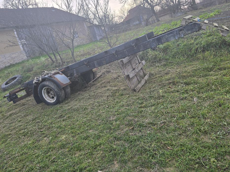 Vând axe și șasiu