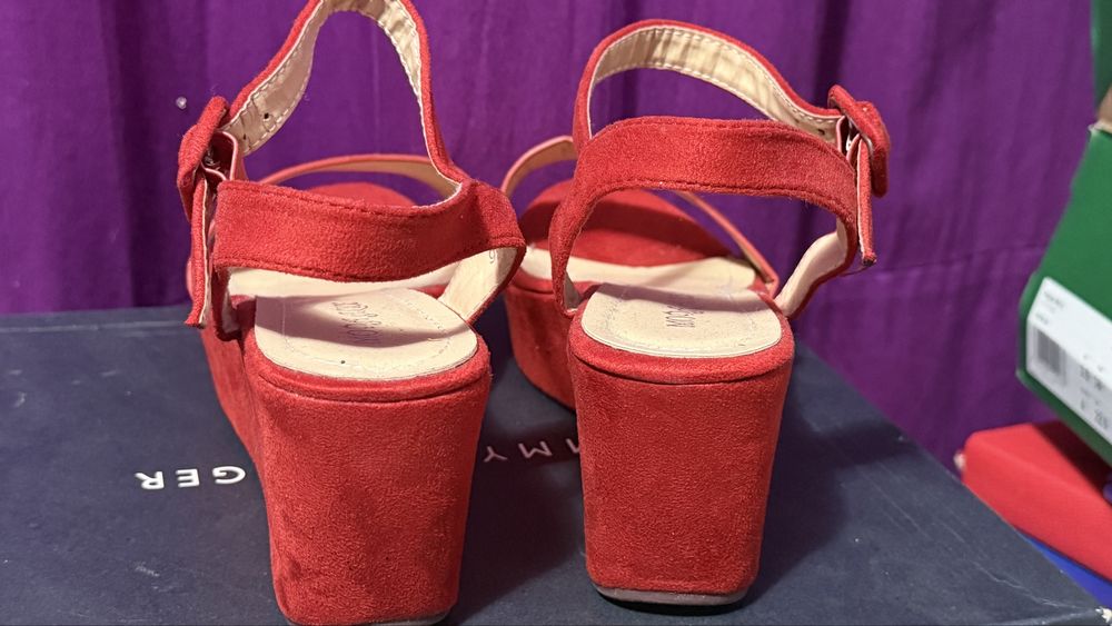 Sandale cu platforma