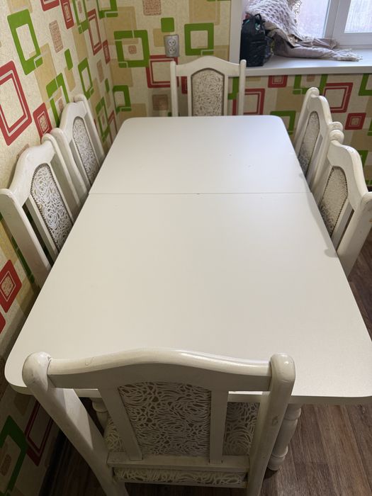 Продаю обеденный стол на 6 человек (белый, б/у, в хорошем состоянии)
