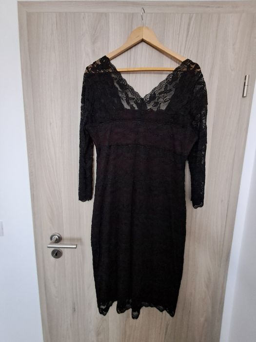 Rochie neagra din dantela pt ocazii