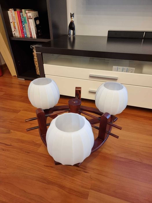 Lustra lemn cires 3 globuri sticla alba forma roata