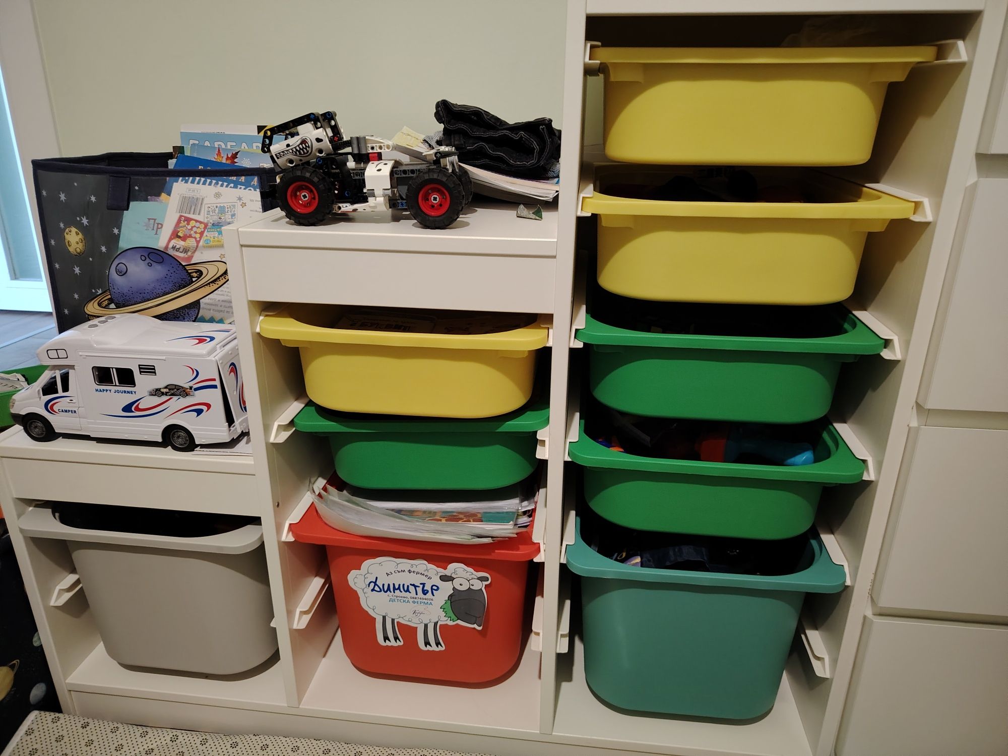 TROFAST IKEA етажерка с кутии