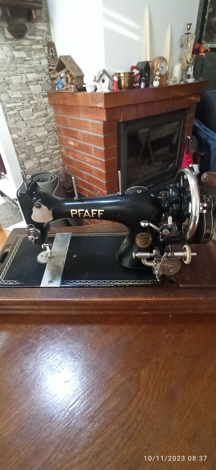 Mașină de cusut vintage PFAFF 11