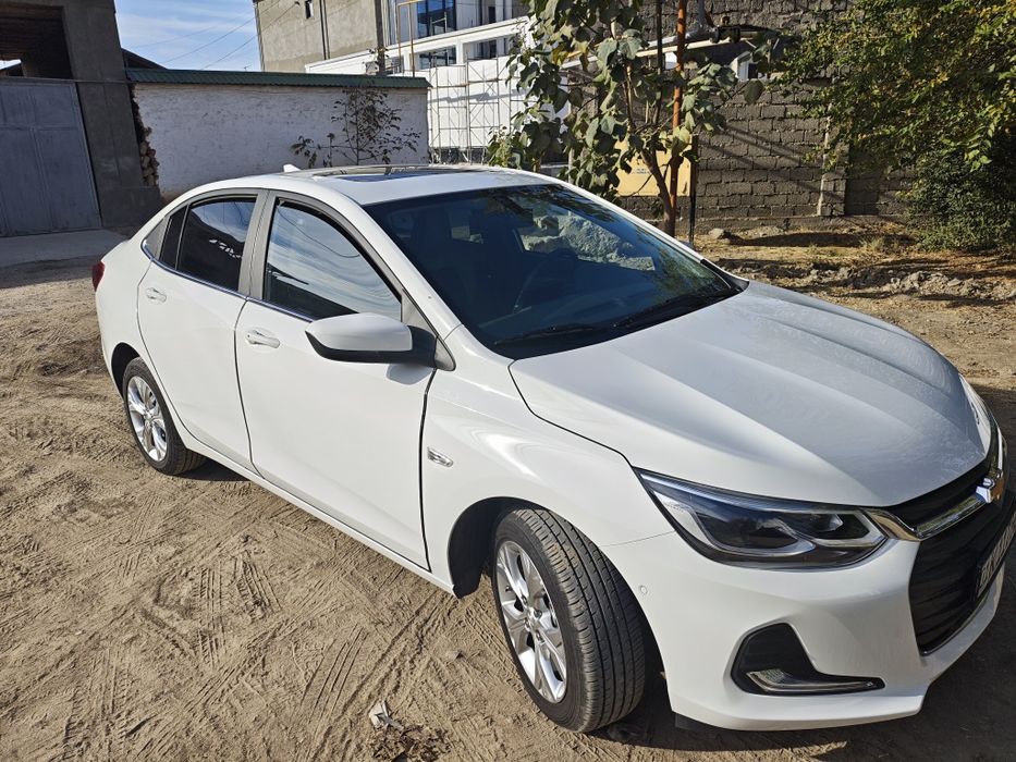 Продам Onix premier 5200 пробег срочно