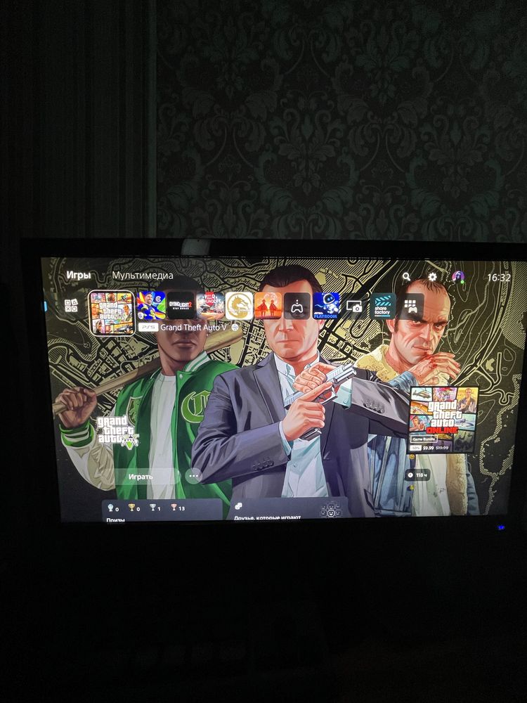 PlayStation 5 , с 3 играми+2 джостик+зарядка .Использованный 4 месяца