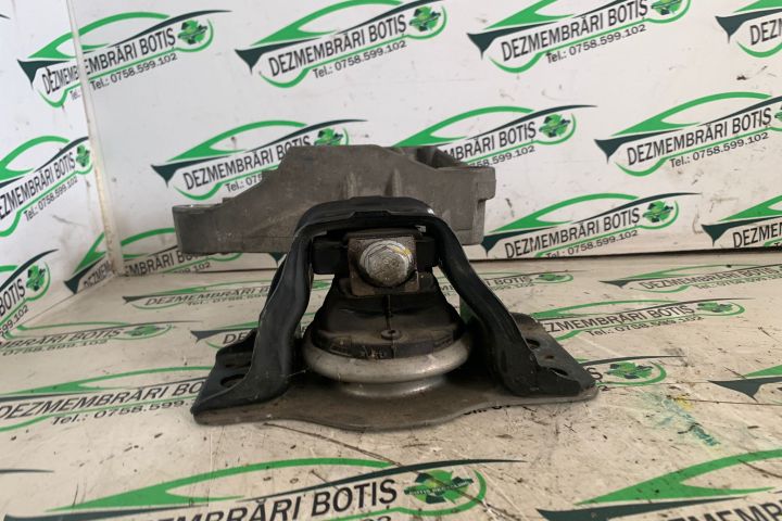 Suport motor dreapta 8200 592 642 Dacia Logan prima generatie