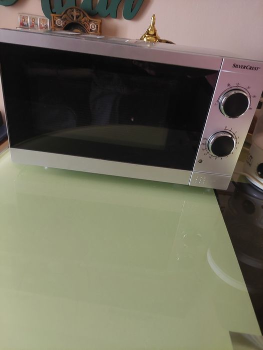 Cuptor microunde funcționează bine mai multe detalii la telefon