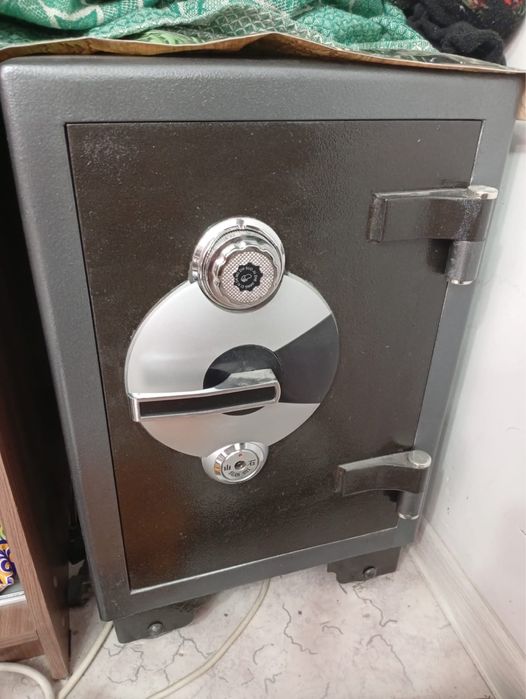 Сейфы для документов и денег