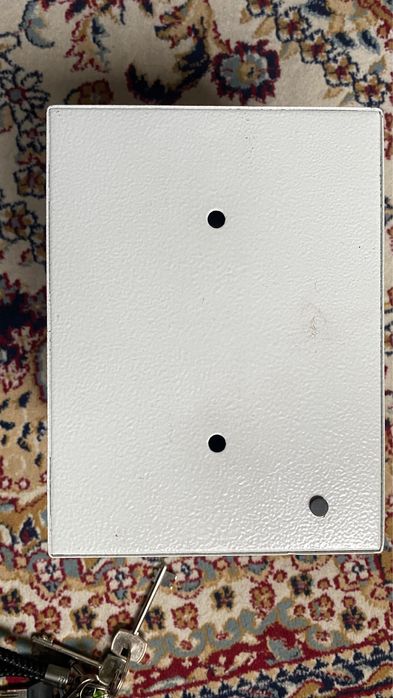 Компактный сейф продается состояние отличный