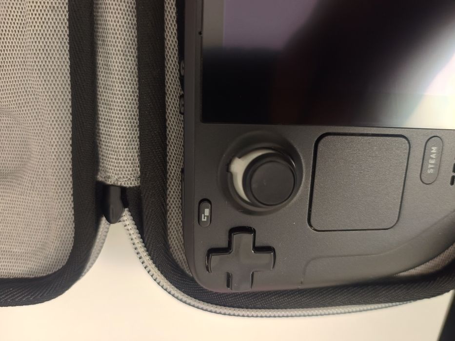 Vând Steam deck ...