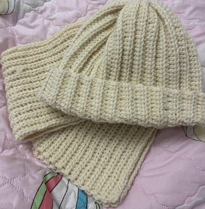 Продается шапки и шарфы