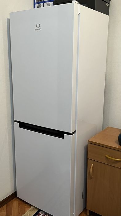 Холодельник indesit