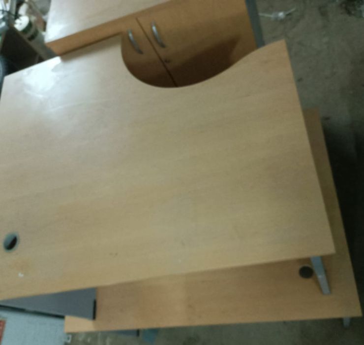 Продам стол офисный