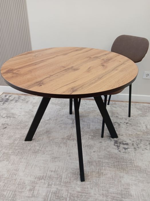 Кухонный стол, круглый.