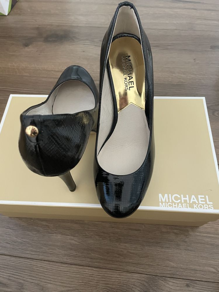Pantofi Michael Kors + cutie marimea 37 fit 38