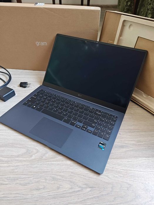 Ноутбук LG Gram 15.6 OLED, i7 13 Gen, 32GB, 2TB SSD, вес 988г из США