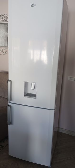 Frigider cu dozator Beko