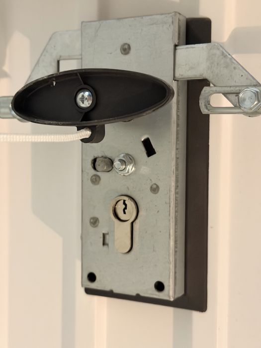 Гаражна врата неразличима от  нова